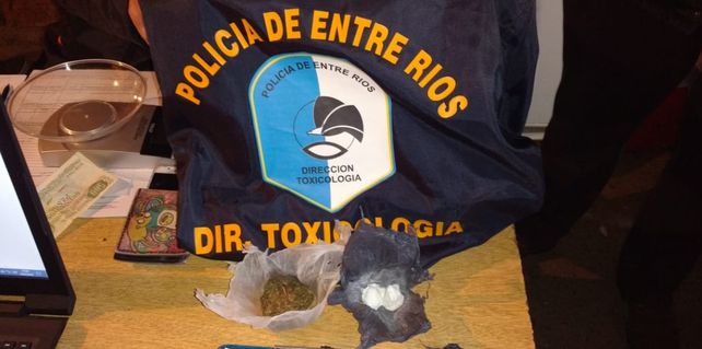 Tres personas detenidas y droga secuestrada en un procedimiento por narcomenudeo