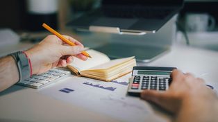 Por qué los pagos pequeños terminan pesando en el presupuesto
