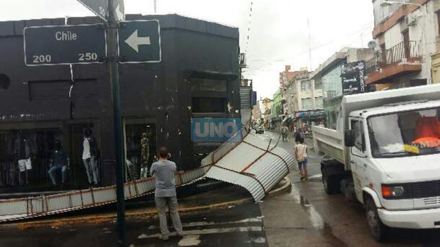 El temporal provocó anegamientos y destrozos en Paraná
