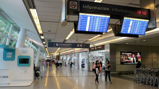 Paro de los controladores aéreos afecta los vuelos