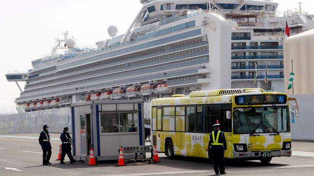 Los 18 pasajeros de EEUU del Diamond Princess dieron positivo