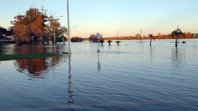 El río sigue muy encima del nivel de evacuación en Concordia.