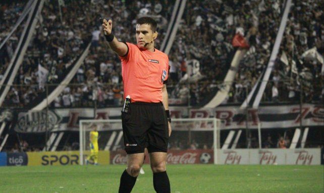 Derlis López, el particular árbitro del duelo Unión-Palestino Derlis López, el particular árbitro del duelo Unión-Palestino