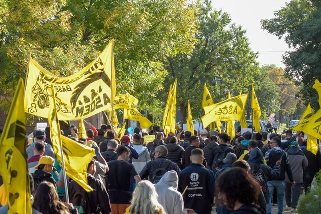 Conflicto municipal en Sauce Viejo: el gremio ASOEM anunció un paro de 72 horas que se extenderá al departamento La Capital