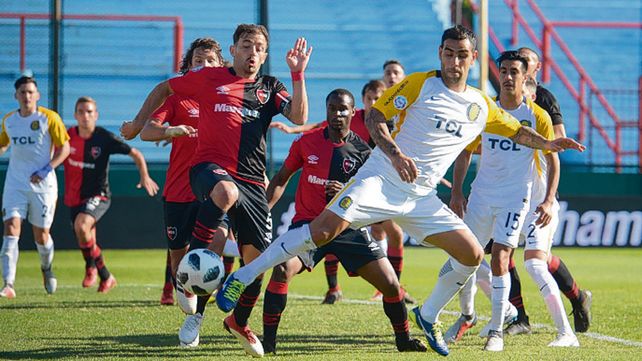 De taquito a la semifinal. El Chaqueño Herrera se adelantó al primer palo y convirtió.