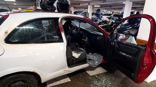 La empleada de la Policía Federal Argentina (PFA) fue identificada en el estacionamiento.