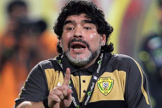 Suspenden a Maradona por la pelea con otro técnico