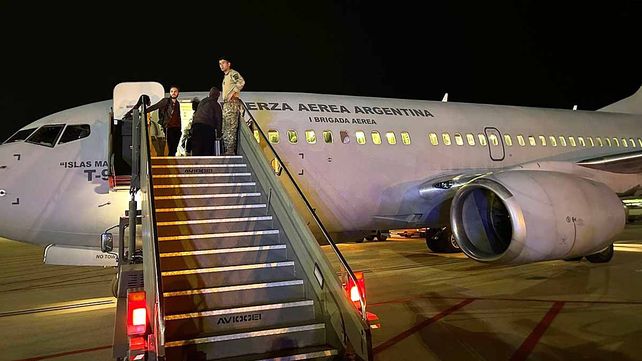 Santiago Cafiero destacó el operativo Regreso Seguro. Este martes serán 675 los argentinos repatriados desde Israel. Negocian por los rehenes argentinos