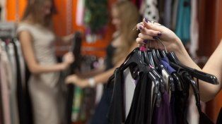 Las ventas minoristas suman aumento de 14,9% en el primer cuatrimestre. Crecieron 3,7% interanual en abril pero retrocedieron frente a marzo 1,8%, según CAME