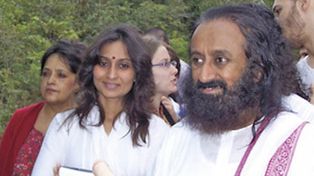 La Afip demoró a Ravi Shankar en Iguazú por presunta evasión