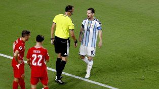 El picante cruce entre Messi y el árbitro Pinheiro: Hablame bien, no faltes el respeto