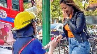 Carlos propuso casamiento a Vanesa de una manera especial