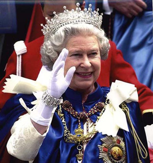 La reina Isabel II de Inglaterra le pide a la realeza no hacer ostentaci&oacute;n