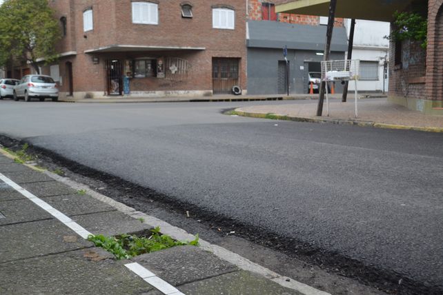 Pavimentación: solicitan que el asfalto no quede más elevado que las veredas