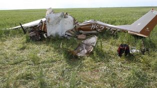 Un piloto se quiso sacar una foto mientras volaba, estrelló el avión y murió