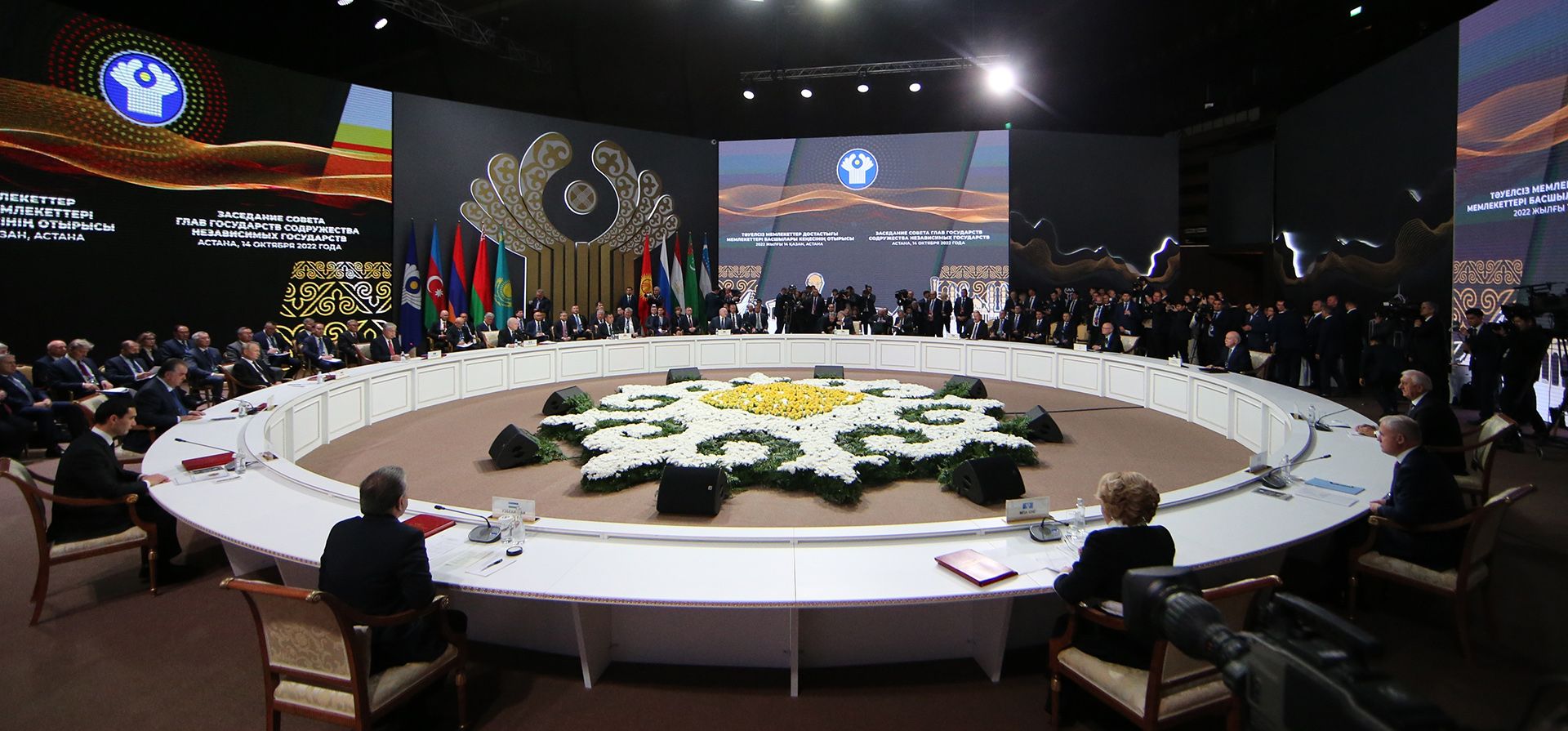 Los líderes de la Comunidad de Estados Independientes asisten a la Cumbre de líderes de la Comunidad (CEI), en Astana, Kazajstán, el viernes 14 de octubre de 2022.