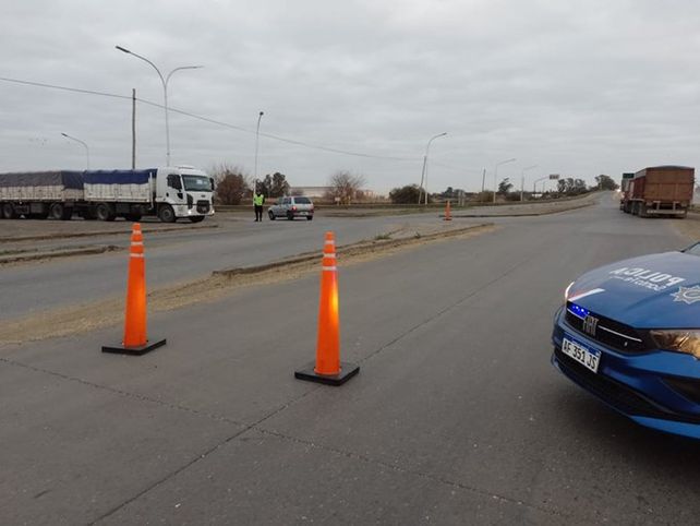Un hombre de 32 años murió al caer con la moto en la banquina de la ruta A012
