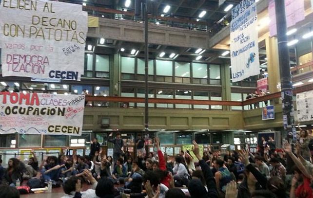 Los alumnos dicen que el decano de la facultad utilizó una patota en la última Asamblea.