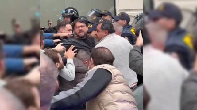 Detuvieron a Juan Grabois tras ocupar el Instituto Juan Domingo Perón