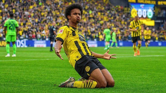Borussia Dortmund goleó y está cerca del líder Bayern Munich
