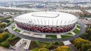 Convierten el mayor estadio de Polonia en un hospital para coronavirus