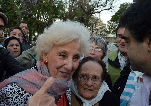 Pañuelazo en Córdoba en apoyo a las políticas de derechos humanos