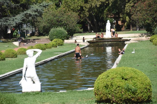 Otro día que invita a tomar cualquier recurso para mitigar el calor. (Foto de archivo).