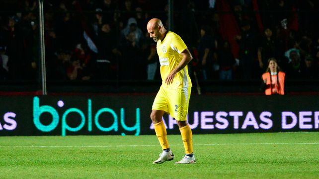 Quintana sufrió un golpe, pero pudo completar el partido. Para Russo es fundamental en la defensa canalla.