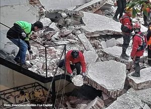 Se derrumbó una casa de tres plantas en Rosario