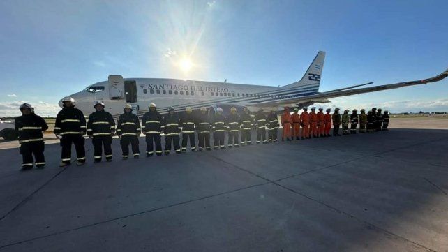 El Gobierno de Santiago del Estero mandó un avión hidrante para colaborar con el combate de los incendios en El Bolsón.