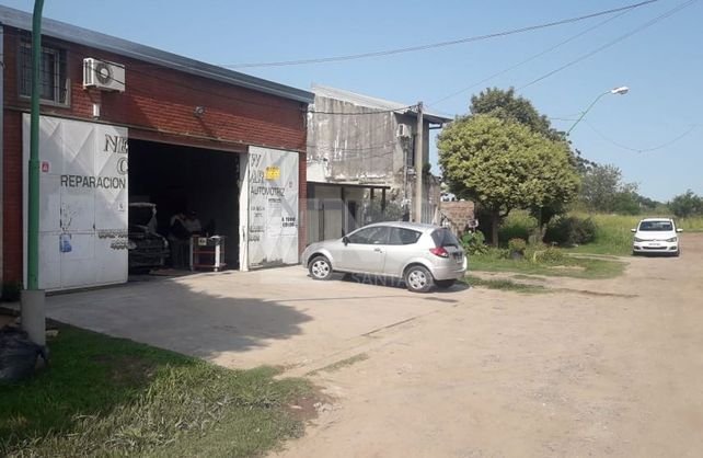 Carlos fue sorprendido por delincuentes abriendo el portón de su talle. Lo maniataron