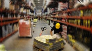 Indec: las ventas en supermercados mayoristas cayeron por sexto mes consecutivo