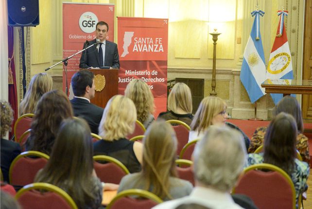 Cultura del diálogo. Lewis destacó que ese es el trasfondo de esta iniciativa del gobierno que integra.