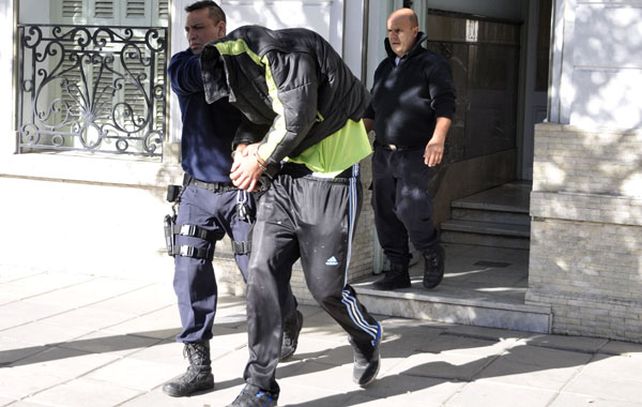 Uno de los ocho detenidos por el linchamiento de un hombre tras la muerte de la joven.