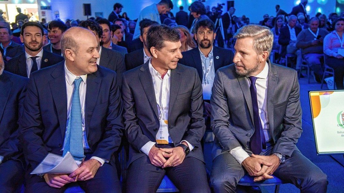 El CEER reunió al empresariado y al Gobierno para debatir el futuro económico del país.