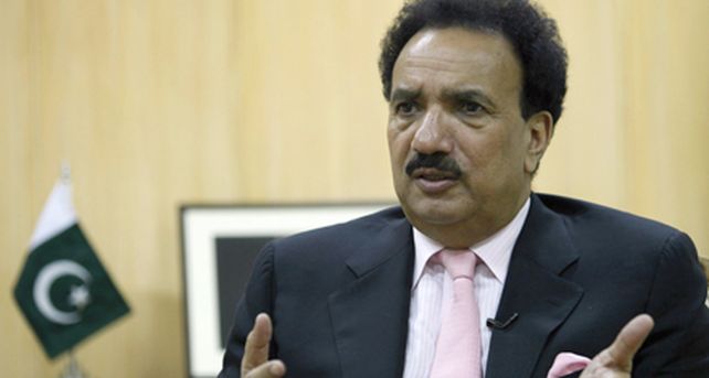 Pakist&aacute;n prohibi&oacute; Facebook y su ministro del Interior ahora twitea