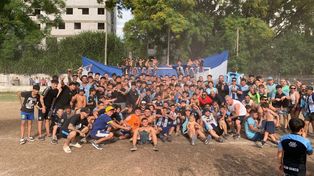 Toda la familia de Banco celebró el ascenso a la primera división de la Rosarina, tras el triunfo sobre Arijón.