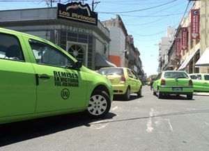 Este jueves los choferes de taxis y remises se concentrarán frente a la municipalidad