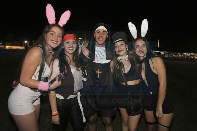 El segundo envío de las fotos en la Fiesta de Disfraces 2018