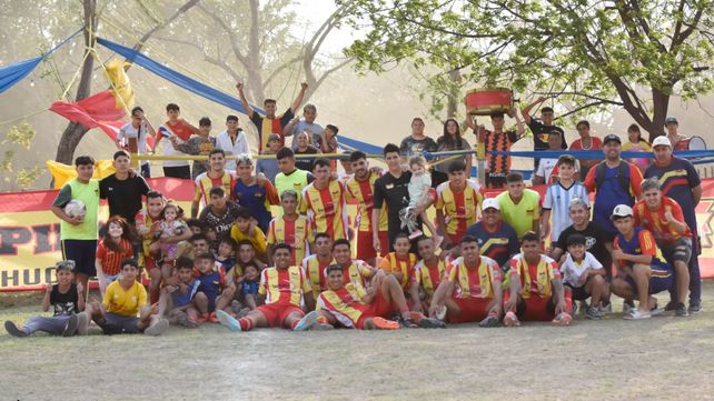 Defensores Unidos llegó a punta de la B. El equipo de barrio Ludueña venció a Arijón por 2 a 1 y es uno de los punteros junto a Gálvez en la segunda categoría.&nbsp; 