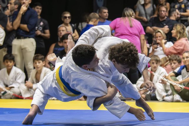 El joven judoca rosarino en acción. ya se adjudicó varios títulos nacionales.