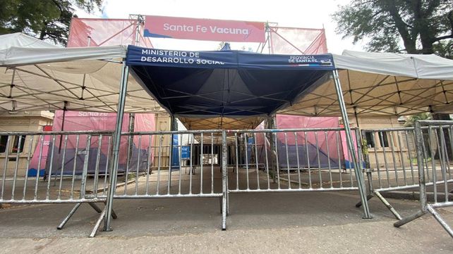 El vacunatorio que funciona en la ex Rural permanecerá cerrado este sábado y domingo.