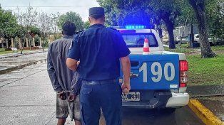 El ladrón quedó atrapado en una chimenea en Viale.