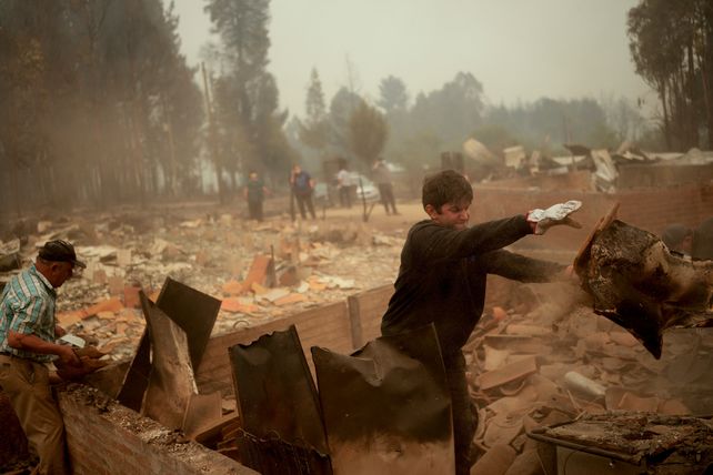 Devastadores incendios en el sur de Chile causan 22 muertos y 500 heridos