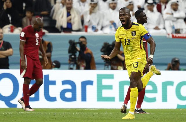El ecuatoriano Enner Valencia convirtió los primeros dos tantos del mundial