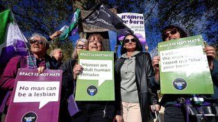 La Corte Suprema británica dictaminó que la definición legal de una mujer se basa en el sexo biológico