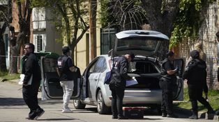 El auto que usaron los delincuentes que balearon al policía apareció abandonado a pocas cuadras del lugar donde se produjo el hecho