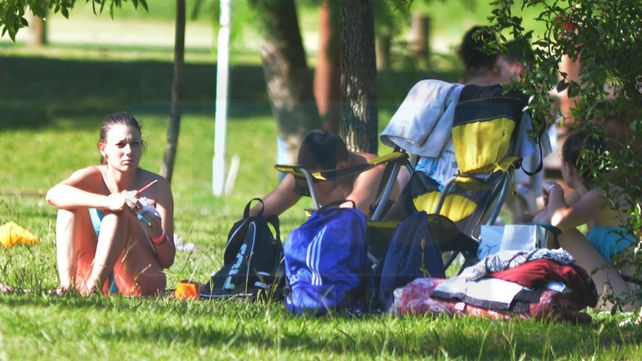 Jornada con cielo algo nublado y una máxima de 33 grados