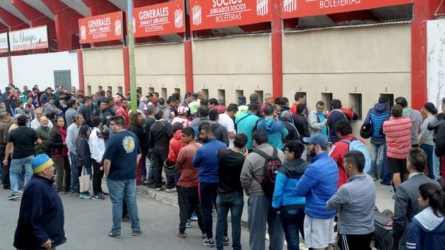 Los hinchas del Santo tucumano agotaron las entradas en menos de 24 horas.&nbsp;