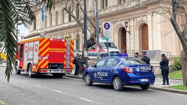 Bomberos controlaron un incendio en el edificio del rectorado de la UNL